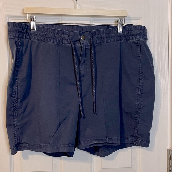 Columbia blue womans shorts w/ pockets & drawstring waist 6in inseam sz XL - Picture 1 of 14